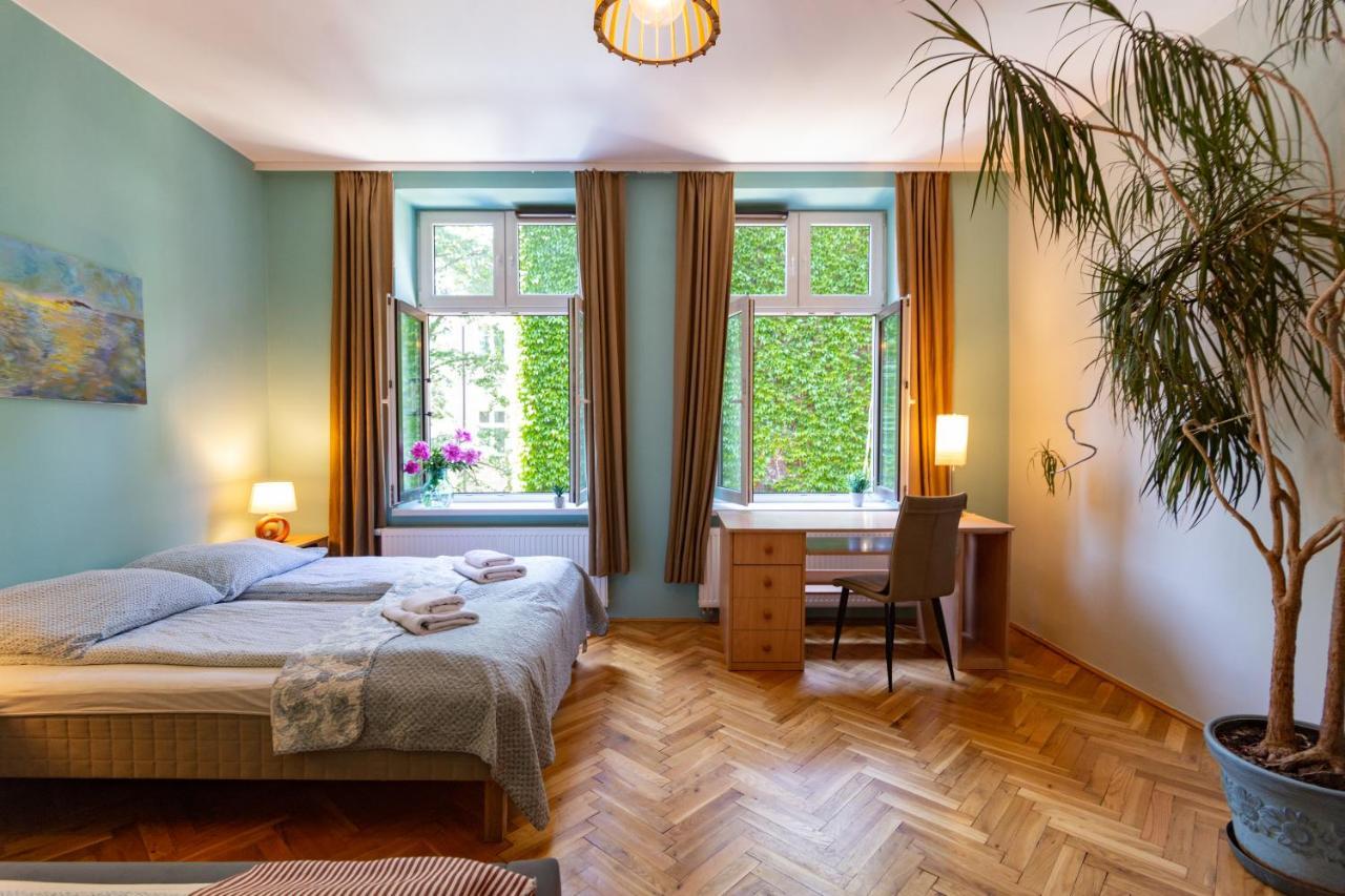 Spacious, Central & Artistic W/Brand New Bathroom! Krakov Exteriér fotografie