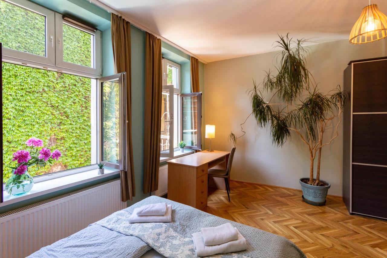 Spacious, Central & Artistic W/Brand New Bathroom! Krakov Exteriér fotografie