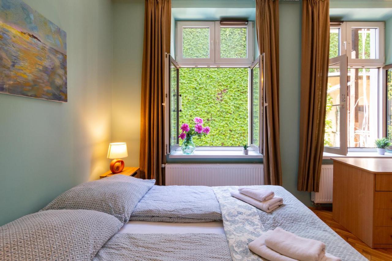 Spacious, Central & Artistic W/Brand New Bathroom! Krakov Exteriér fotografie