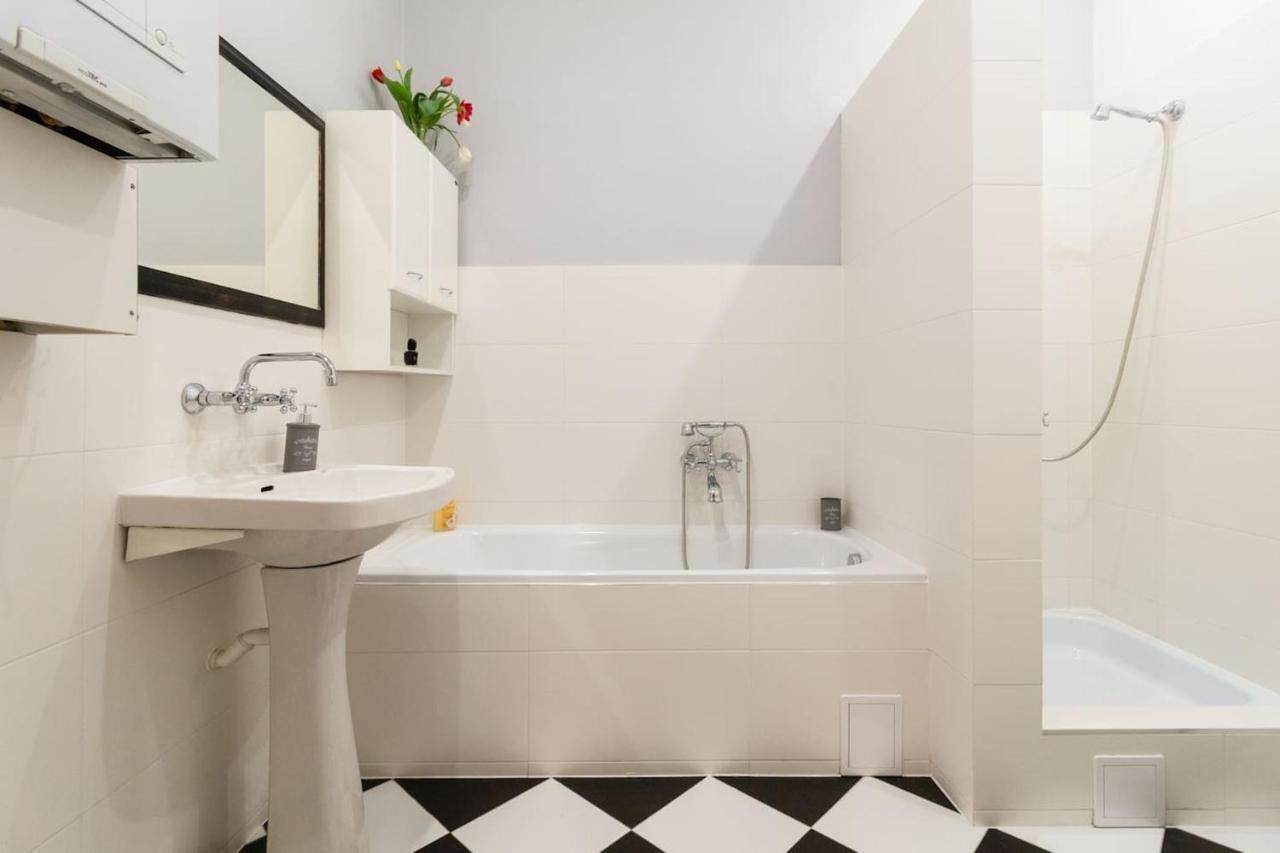 Spacious, Central & Artistic W/Brand New Bathroom! Krakov Exteriér fotografie