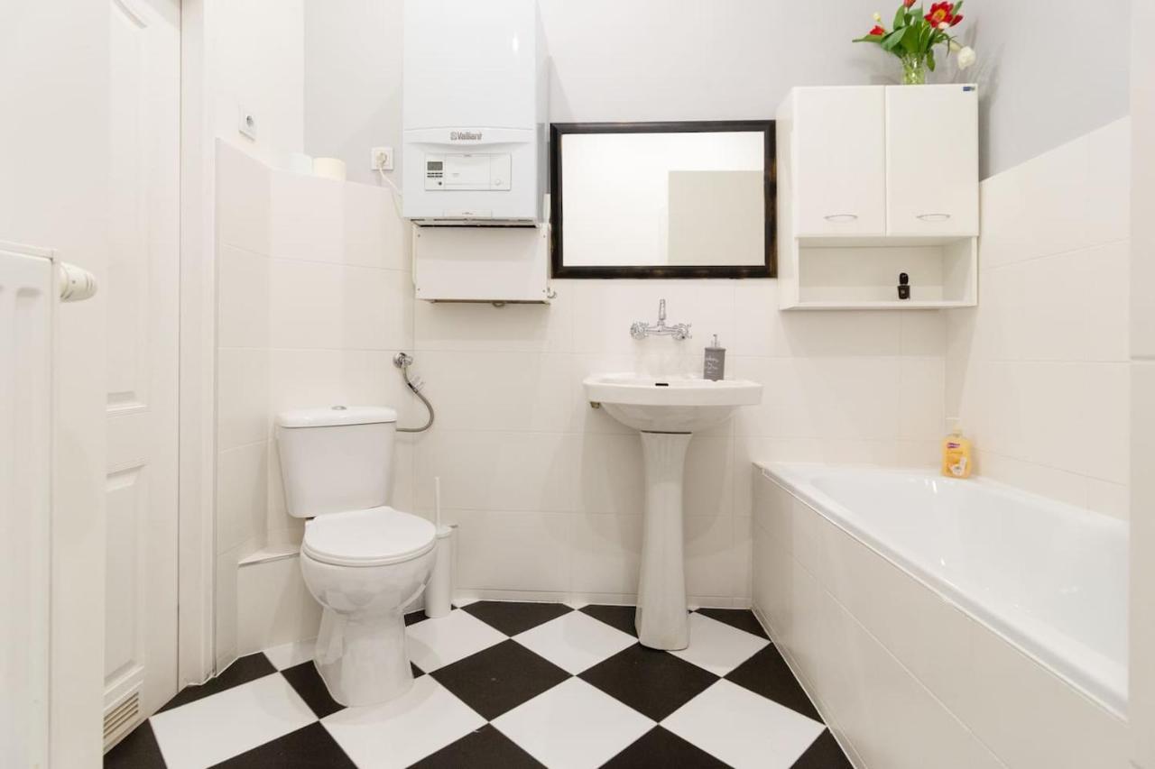 Spacious, Central & Artistic W/Brand New Bathroom! Krakov Exteriér fotografie